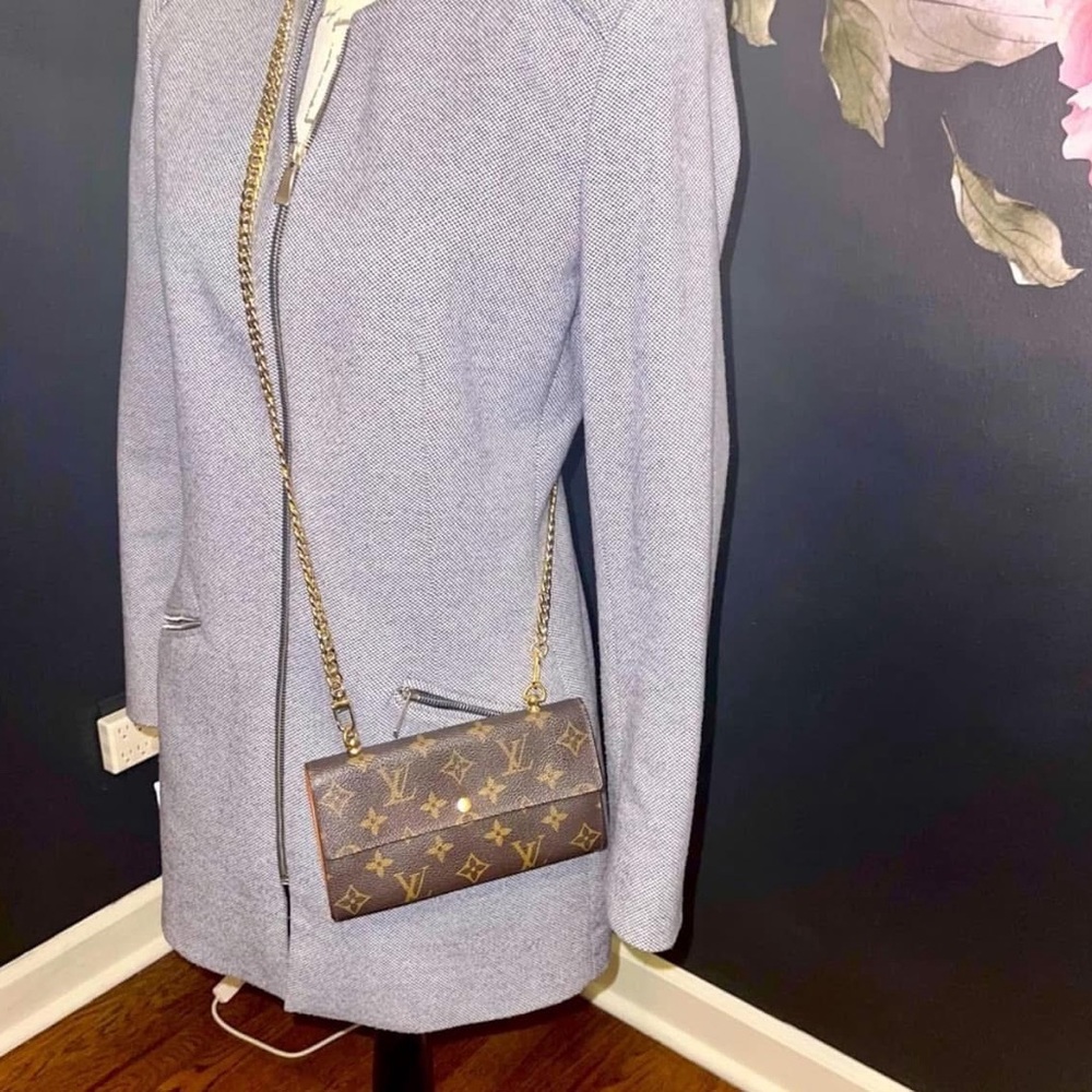 Monogram Emilie wallet clutch
💯 authentic Date code pictured
Zipper works great